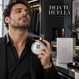 Hombre aplicándose Lattafa Fakhar Platin Eau de Parfum