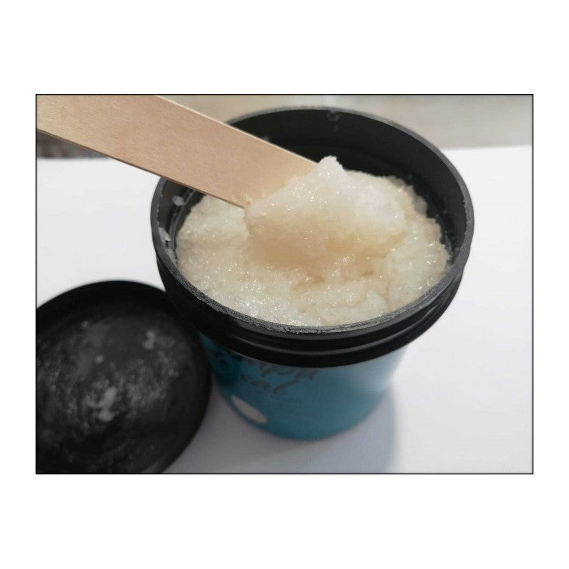 CHAMPÚ DE SAL formulado a base de sal marina que proporciona brillo, cuerpo y volumen a los cabellos finos. Tamaño de 400g.